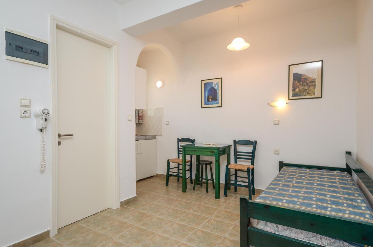 Polemis Studios & Apartments Agia Anna  Room photo